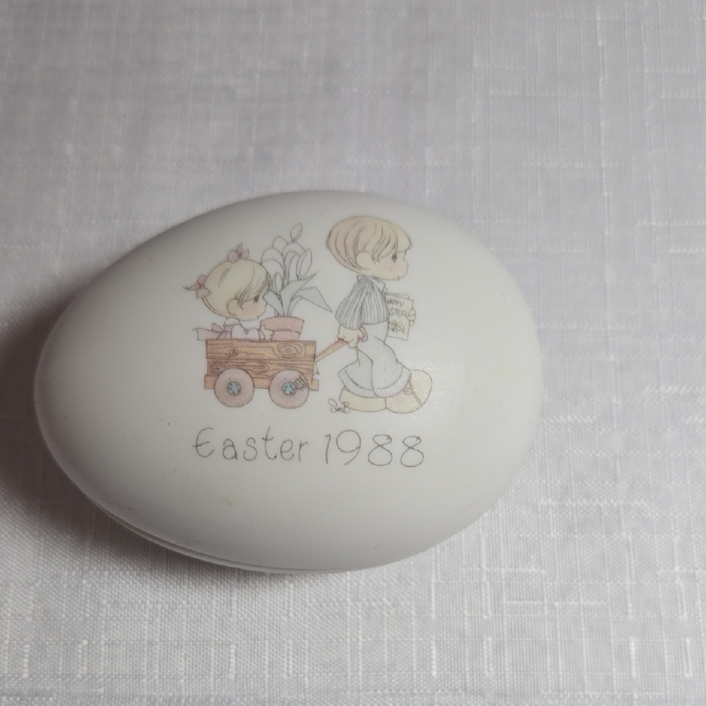 Vintage Enesco Precious Moments Easter 1988 Porcelain Egg Trinket Box Container